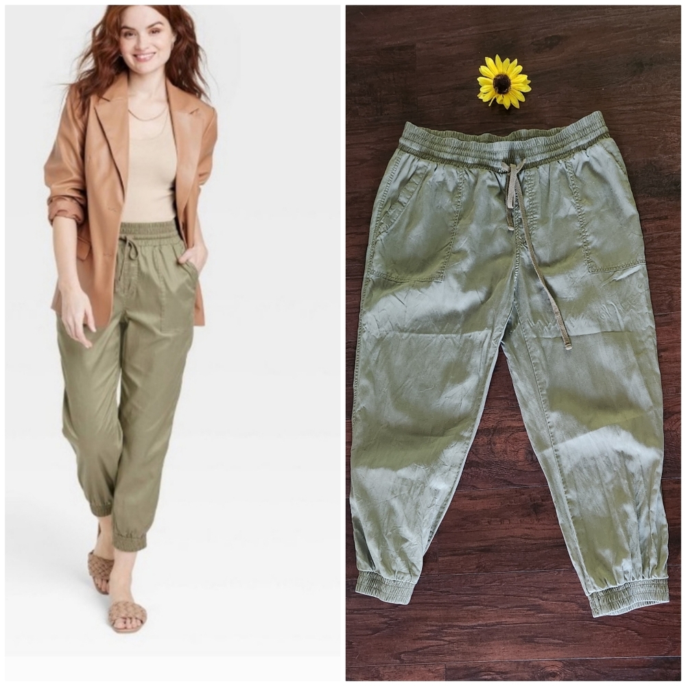 A New Day High-Rise Ankle Jogger Pants*** A New Day Olive ✨️🎈